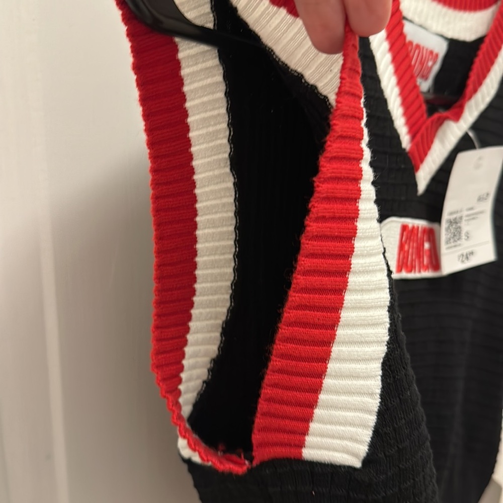 Bongo for forever 21 collaboration vest. Black, red and white. Size small. NWT. - Picture 5 of 5